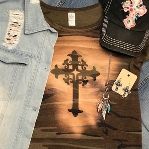 Ladies camo cross motif t-shirt